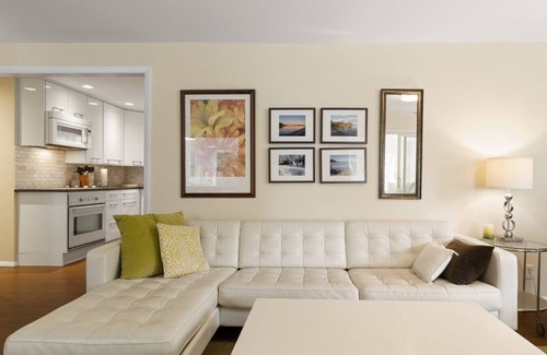 Frankfort Apartment | The Vine House on Crystal Lake
