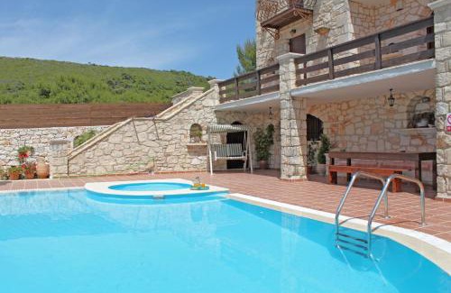 Koiliomenos Villa | The Vivian - Luxury Stone Villa