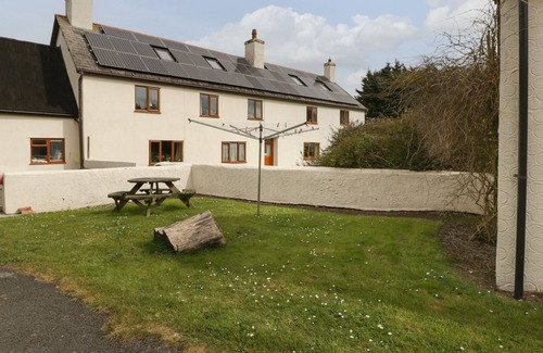 Watchet House | THE WAGTAILS (NO3), character holiday cottage in Watchet