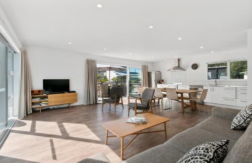 Waihi Beach House | The Waihi Beach House - Waihi Beach Holiday Home