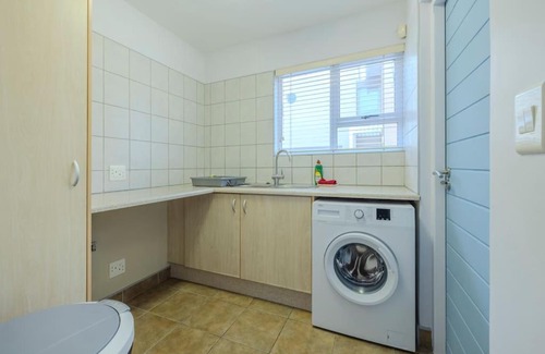Vineta House | The Waterfront Cottage F3