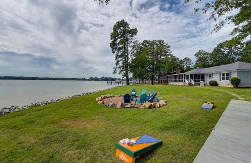 Prosperity House | The Waters Edge Sleeps 8