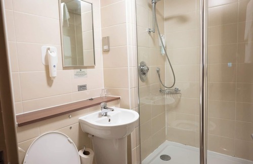Aberdeen Hotel | The Wellington Hotel by Greene King Inns