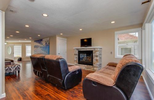 Lincoln City Apartment | The Whale Main and Lower