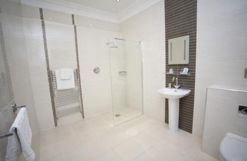 Halifax Hotel | The White Swan Hotel