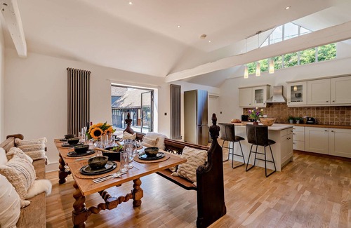 Westmarsh House | The Willows - a holiday let by Bloom Stays that sleeps 8 guests in 4 bedrooms