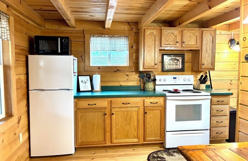 Weyerhaeuser Cabin | The Winding Cabin - down the road from Christie Mountain and more!
