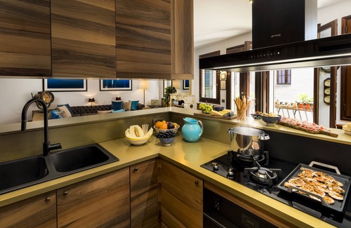 Castello Apartment | The Yacht House Canal View