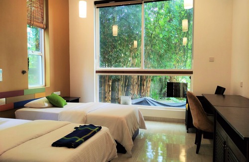 Seeduwa - Katunayake Hotel | The Yacht Near CMB-Bandaranaike Intl.