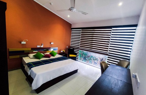 Seeduwa - Katunayake Hotel | The Yacht Near CMB-Bandaranaike Intl.