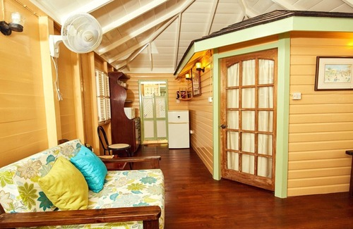 Gingerland House | The Yellow Cabin - Nevis