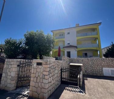Milcetici Apartment | The Yellow House