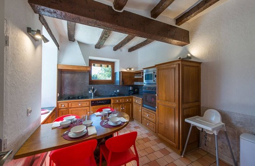 Saint-Epain House | The Yellow House - large gite with swimming pool - table soccer