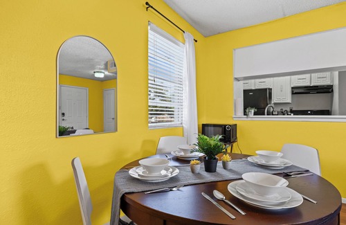 Brentwood Apartment | The Yellow Room