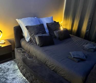 Coignieres Apartment | TheFloor - Hotel Spa