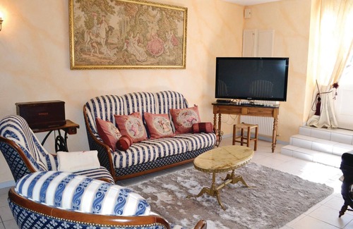 Canals House | This charming cottage is located in a hamlet ideally situated to discover the countryside as well as