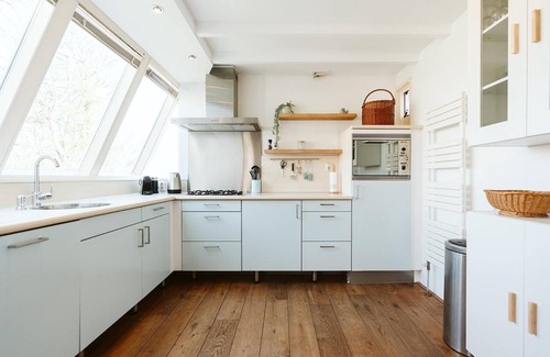 Ouddorp House | This cozy bungalow offers the perfect mix of tranquility and comfort in a green setting. The ideal place for a relaxing holiday near the beach.