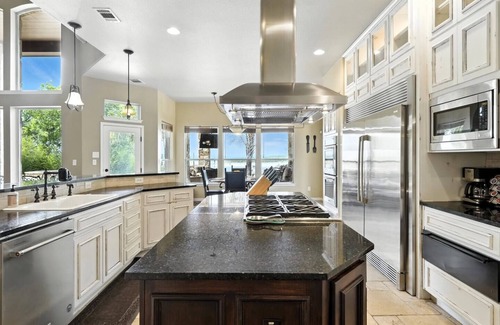 Rocky Ridge House | This house is a 6 bedrooms, 5 bathrooms, located in Austin, TX.