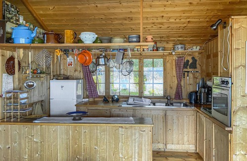 Vang House | This is a beautiful cottage with large windows and beautiful location on top of Grindaheim.