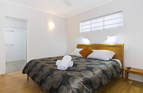North Creek Apartment | This luxury, beachfront apartment is a magnificent example of beachside living.
