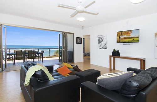 North Creek Apartment | This luxury, beachfront apartment is a magnificent example of beachside living,