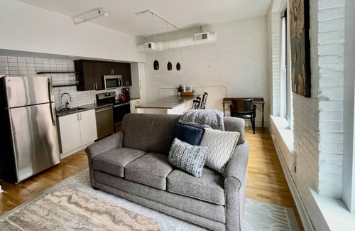 Old Market Apartment | This serviced apartment is a 4 bedroom(s), 4 bathrooms, located in Omaha, NE.