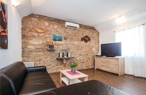 Oklaj House | This traditional stone house we have chosen for your vacation in the small village Ljuboti.