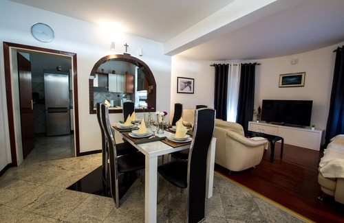 Rogoznica Apartment | Three bedroom apartment near beach Zečevo Rtić, Rogoznica (A-8366-a)