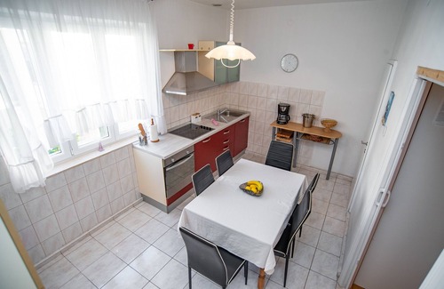 Jesenice Apartment | Three bedroom apartment near beach Sumpetar, Omiš (A-2808-c)