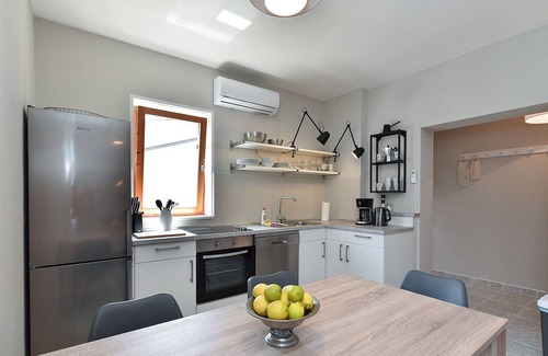Premantura Apartment | Three bedroom apartment with balcony Premantura, Medulin (A-20685-b)