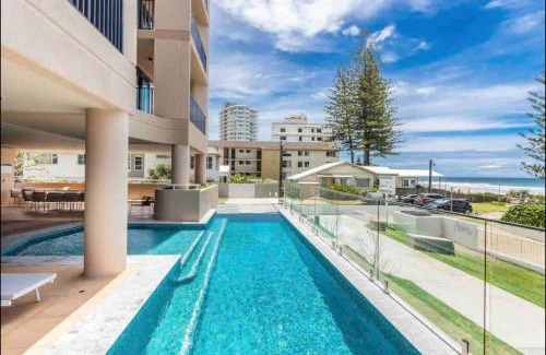 Palm Beach Apartment | Three Bedroom Beachfront Apartment