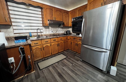 Streetsville House | Three Bedroom Bungalow with free parking, closer to commercial area and highway