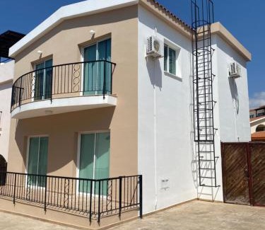 Universal Villa | Three Bedroom Casa de Paphos