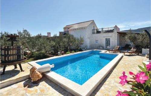 Pucisca House | Three-Bedroom Holiday Home In Pucisca
