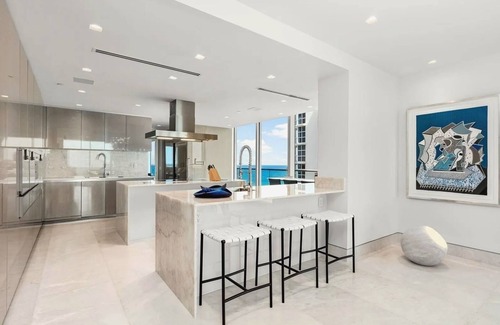 Surfside Apartment | Three Bedroom Oceanfront Apartment With Amazing Views