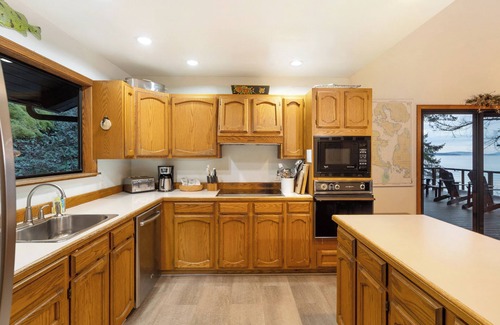 Friday Harbor House | Three-bedroom waterfront! Close to town! CHNL
