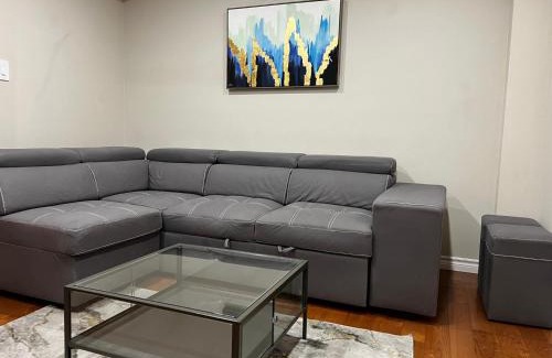 Mississauga Apartment | Three Bedrooms House in Mississauga with free parking Conveniently located with easy access to the airport downtown Toronto major malls and highways for a seamless stay