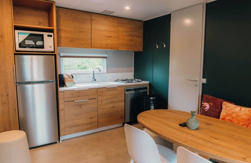 Nieuw Heeten House | Three cosy lodges for 12 guests with nature views, own kitchen and modern rain shower bathroom.
