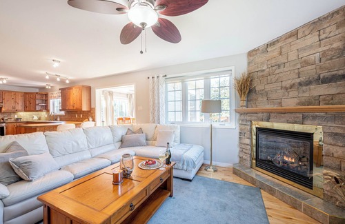 Saint Come Ski Chalet | Three Lakes Cottage | Private Beach | Fireplace | BBQ |