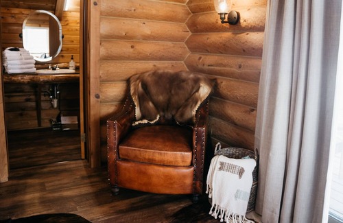 Sandpoint Cabin | Three Peaks Cabin- Chapman Springs