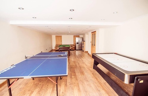 Martin House | Threeways Retreat with Heated Swimming Pool