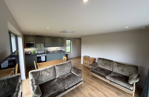 Bilston Cottage | Threipmuir - sleeps 4 guests in 2 bedrooms