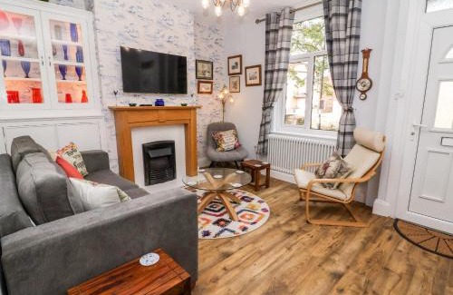 Ripon House | Through the Looking Glass