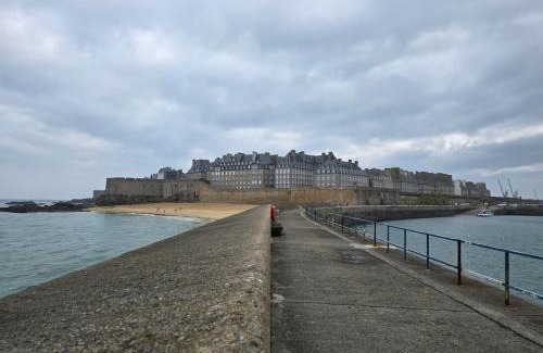 Roz-sur-Couesnon House | Ti Goéland 4 chambres Proche Mont St Michel