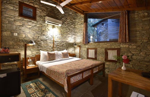 Bhimtal Hotel | Tiaraa Monolith Lake Resort