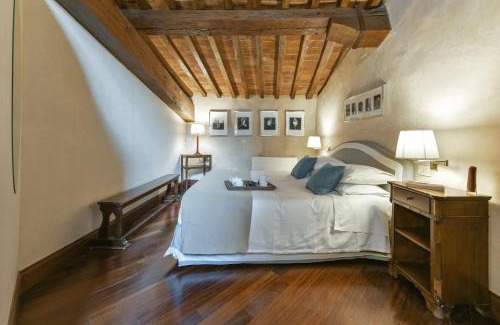 Santo Spirito Apartment | Tiepolo romantic penthouse in the Oltrarno