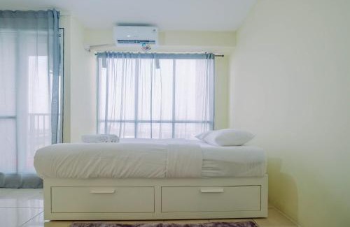 Kayu Putih Apartment | Tifolia Studio Apartment with Double Bed near LRT Station By Travelio