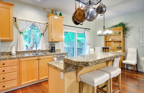 Bull Mountain House | Tigard Vacation Rental w/Deck: 13 Mi to Portland!