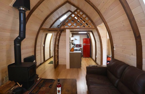 Alexandria Cabin | Timber Arch - Unique Lake Gem ~ Yard ~ Kayak/Board