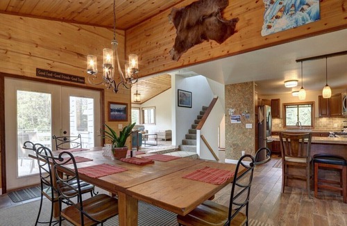 Alyeska House | Timberline Treehouse Chalet w/Hot Tub!